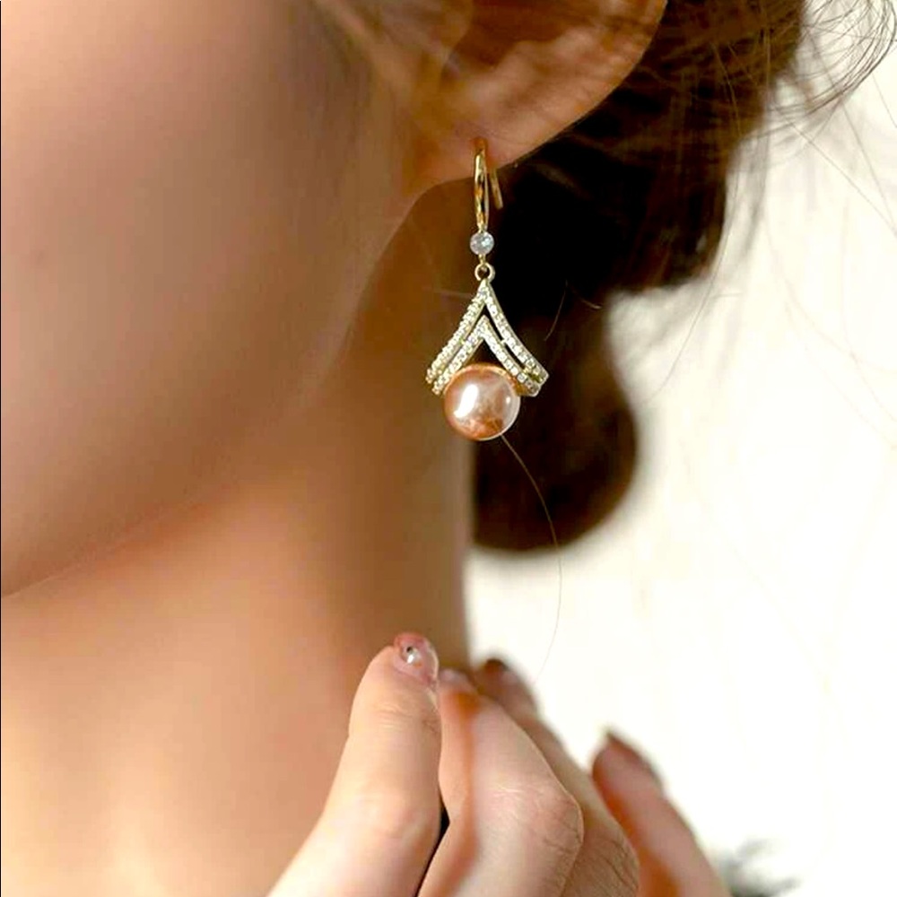 Pearl drop earings